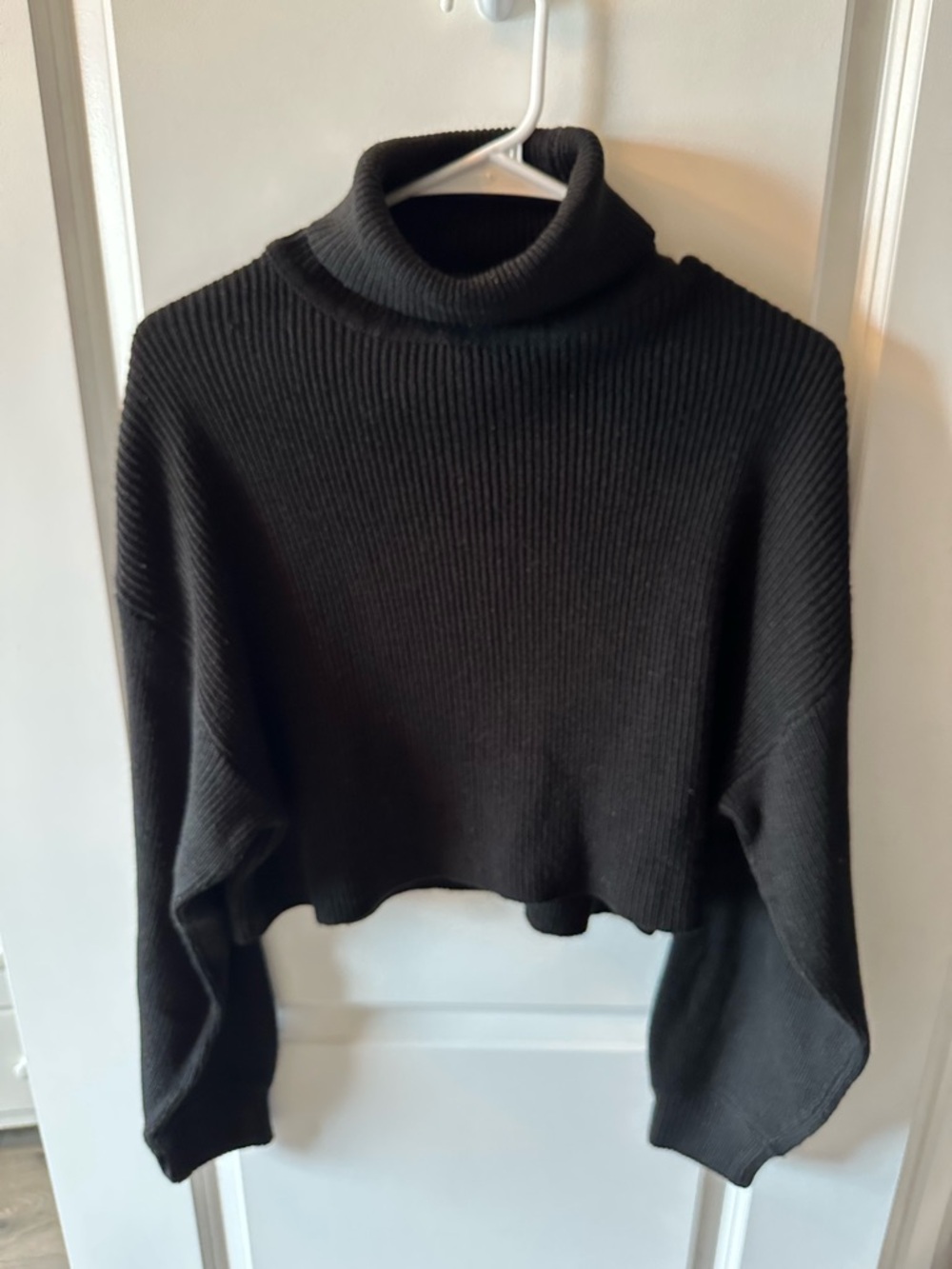 Cropped Ribbed Long Sleeve Turtleneck Sweater in Black